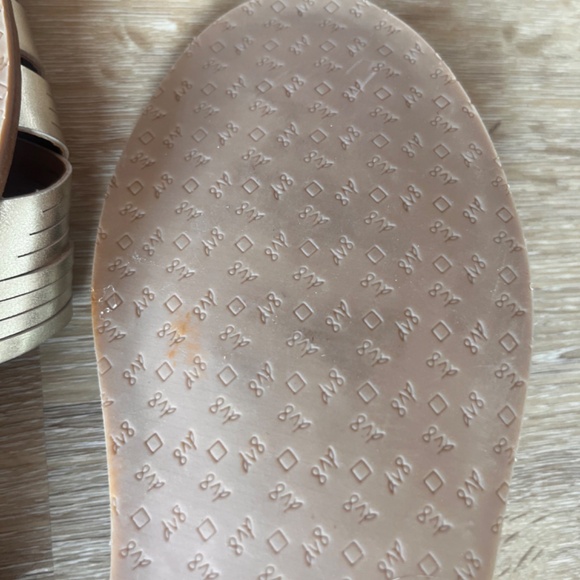 NEW Dolce Vita Gold Sandals - Picture 10 of 16